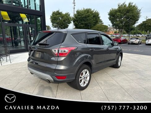 Used 2017 Ford Escape SE FWD image 6