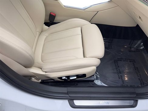 Used 2019 BMW 330i Sedan w/ Driving Assistance Package image 43