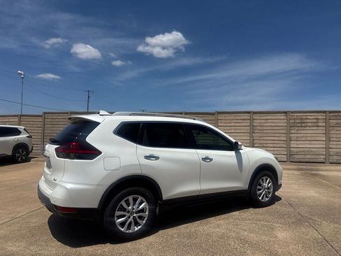 Used 2020 Nissan Rogue SV FWD image 20