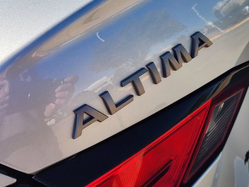 Used 2024 Nissan Altima 2.5 SV image 13