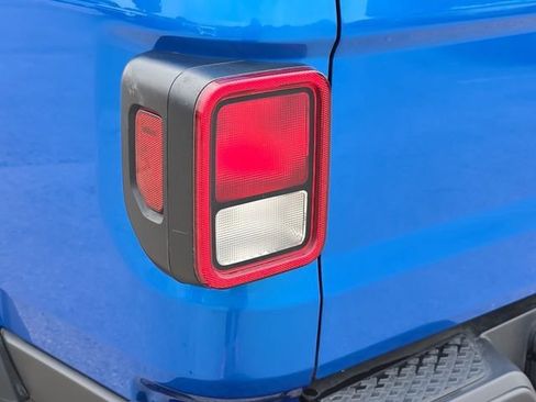 Used 2023 Jeep Gladiator Sport AWD/4WD image 35
