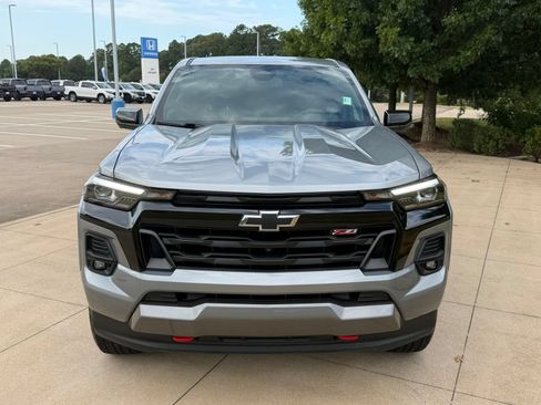Used 2023 Chevrolet Colorado Z71 w/ Z71 Convenience Package 2 AWD/4WD image 2