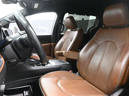 Used 2021 Chrysler Pacifica Limited w/ Premium & Safety Sphere Group image 23