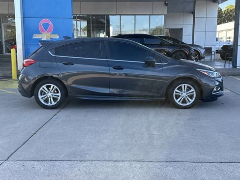 Used 2017 Chevrolet Cruze LT w/ Sun And Sound Package image 2