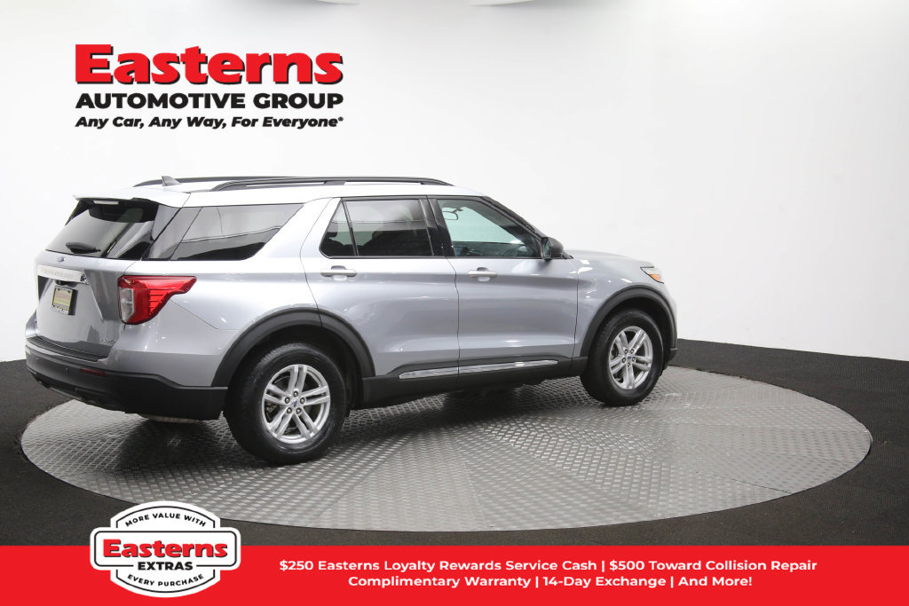 Used 2023 Ford Explorer XLT AWD/4WD image 45
