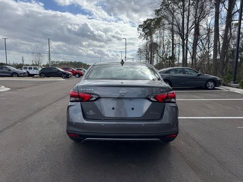 Used 2023 Nissan Versa SV image 4