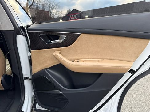 Used 2021 Audi Q8 Prestige w/ Prestige Package image 32