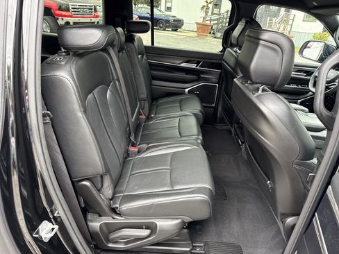 Used 2023 Jeep Wagoneer L Series III w/ Preferred Equipment Group image 33