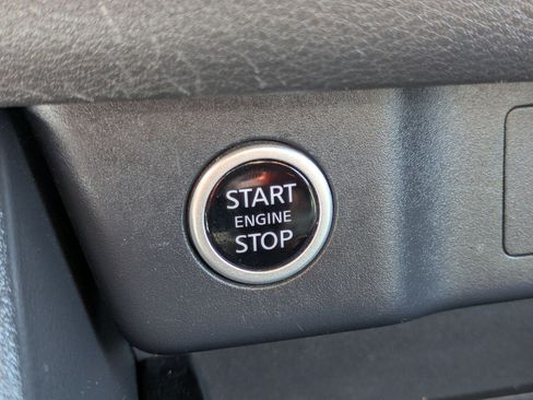 Used 2023 Nissan Rogue SV AWD/4WD image 16
