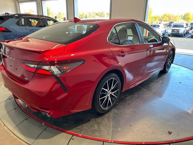 Used 2023 Toyota Camry SE FWD image 5