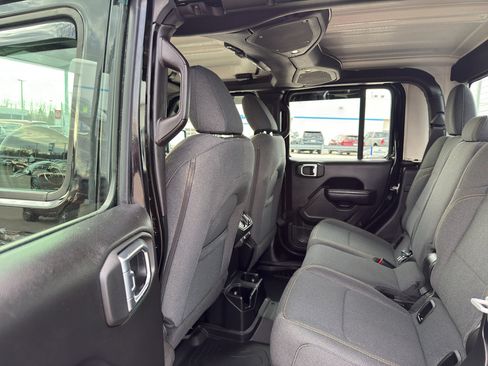 Used 2025 Jeep Gladiator Sport image 31