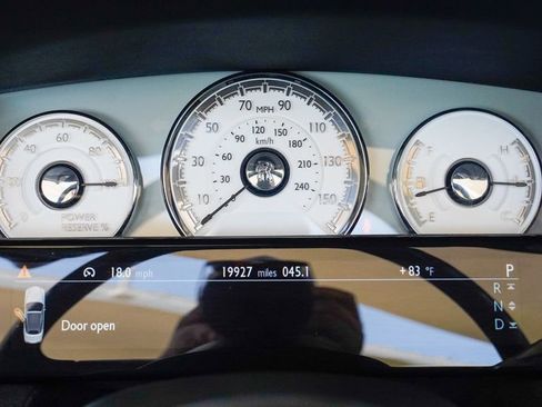 Used 2016 Rolls-Royce Dawn image 58