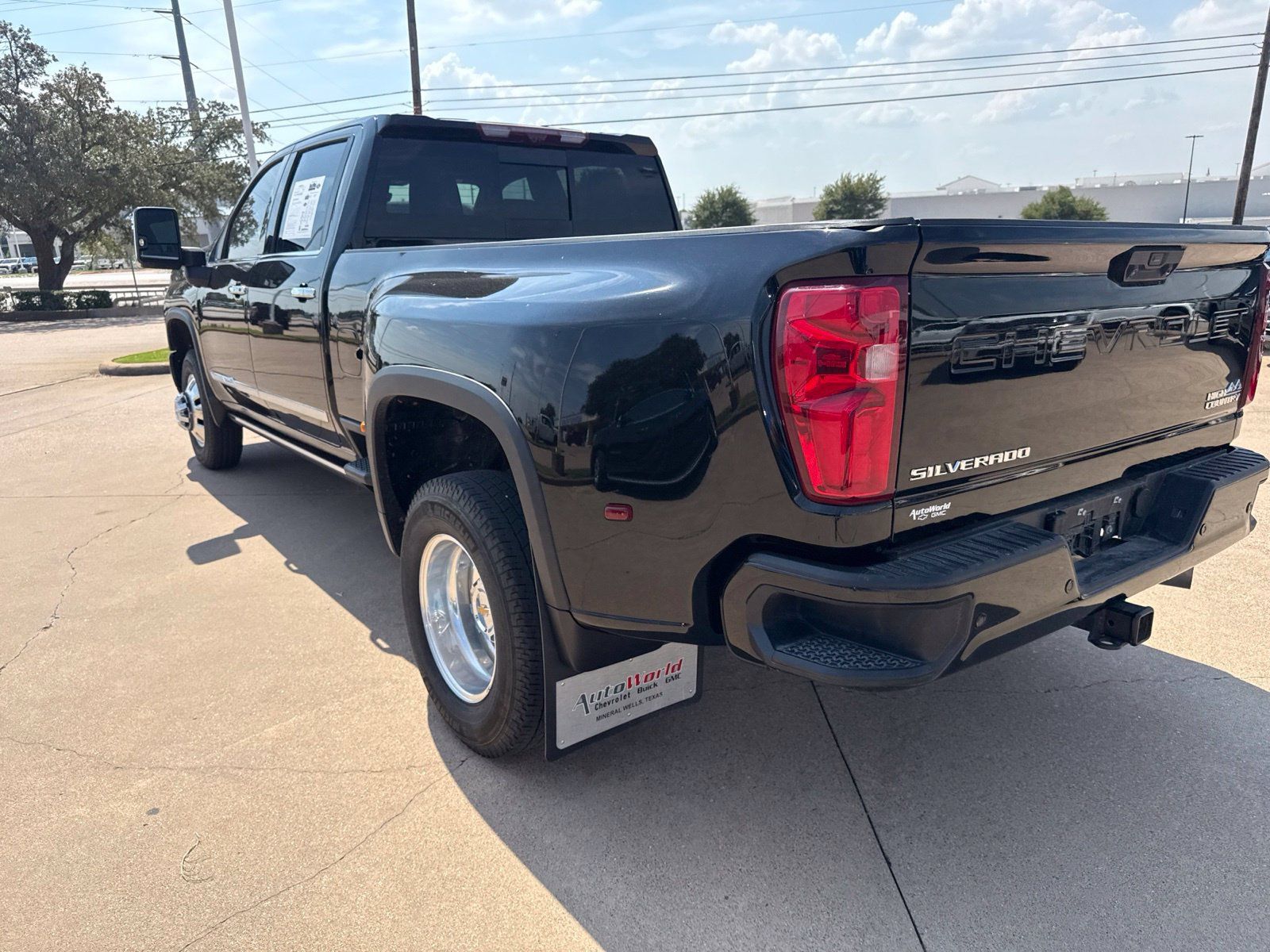 Used 2025 Chevrolet Silverado 3500 High Country w/ Technology Package AWD/4WD image 5