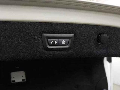 Used 2019 BMW 530i xDrive w/ Convenience Package image 9