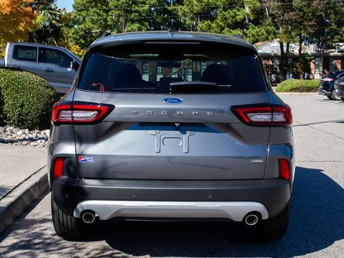 Used 2025 Ford Escape SE FWD image 4