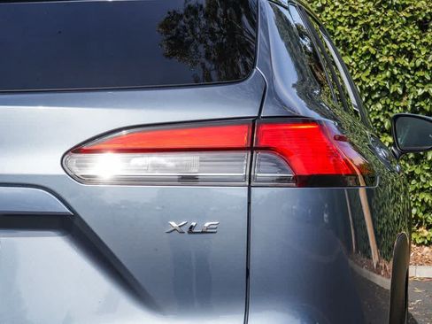 Used 2023 Toyota Corolla Cross XLE FWD image 7