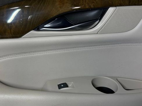 Used 2019 Cadillac Escalade Luxury AWD/4WD image 21