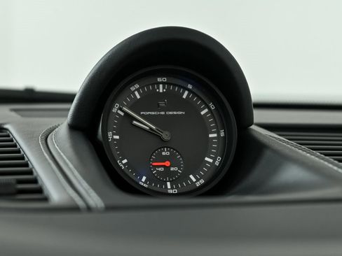 Certified 2024 Porsche 911 image 17