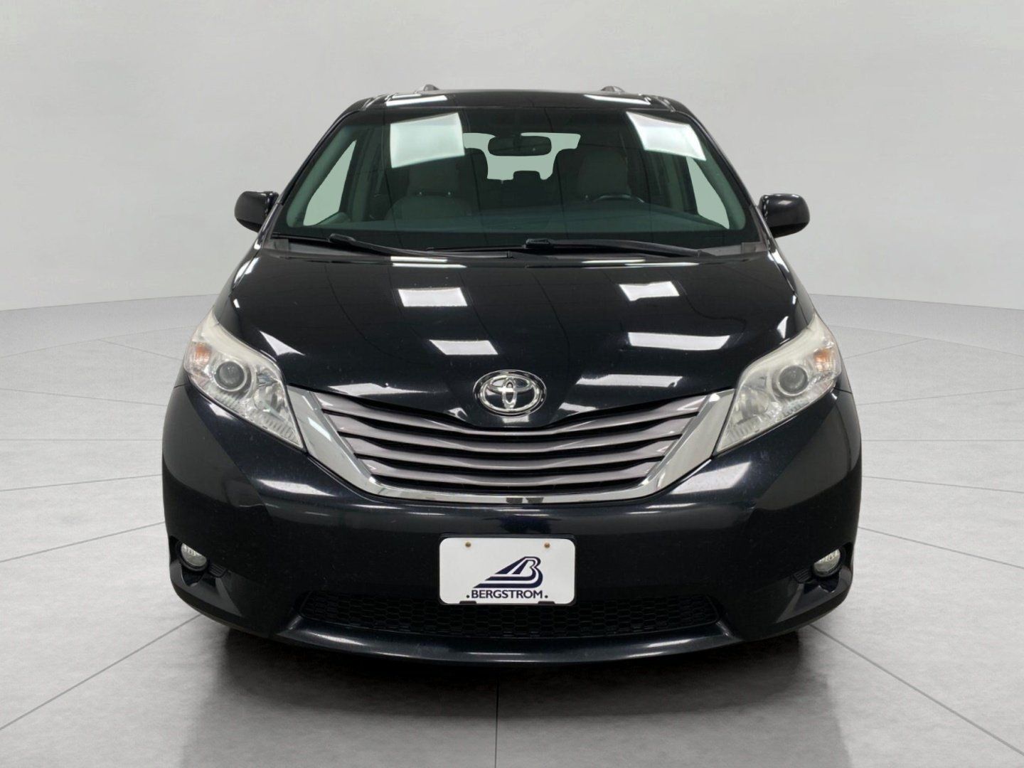 Used 2016 Toyota Sienna XLE FWD image 11
