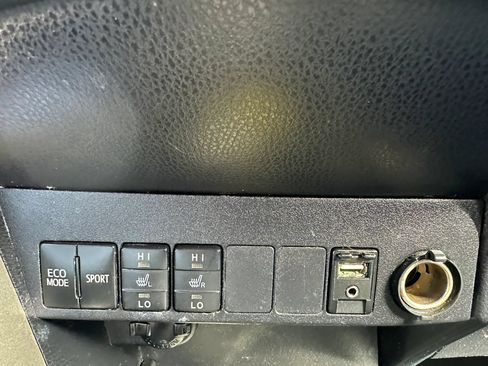 Used 2015 Toyota RAV4 Limited AWD/4WD image 25