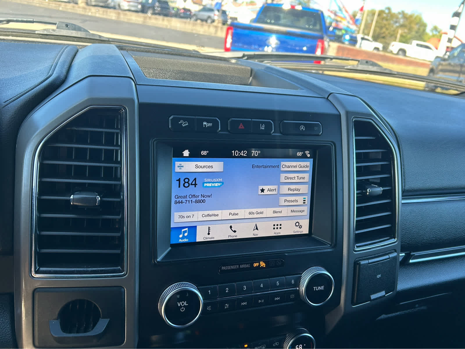 Used 2019 Ford Expedition XLT w/ Equipment Group 202A AWD/4WD image 38