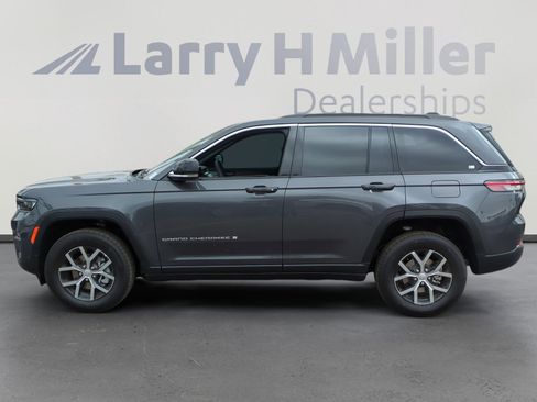 New 2025 Jeep Grand Cherokee Limited w/ Luxury Tech Group II image 2