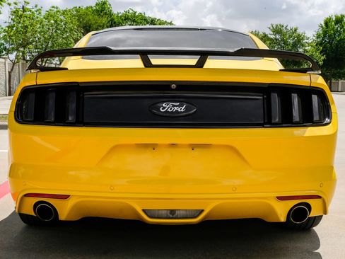 Used 2017 Ford Mustang GT w/ GT Performance Package RWD image 9