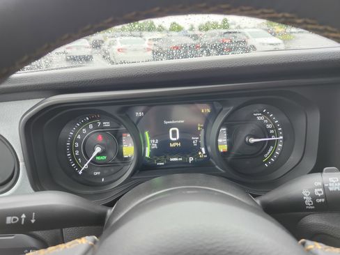 Used 2024 Jeep Wrangler Unlimited w/ Convenience Group AWD/4WD image 28