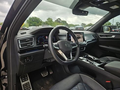 Used 2024 Volkswagen Atlas Cross Sport SEL Premium R-Line image 16