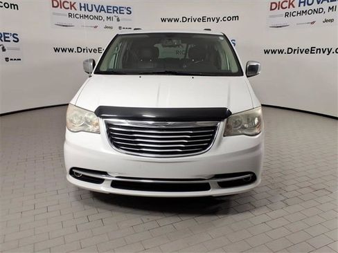 Used 2014 Chrysler Town & Country Touring-L w/ Driver Convenience Group image 2
