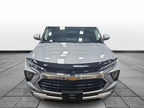 Used 2024 Chevrolet TrailBlazer LT FWD image 2