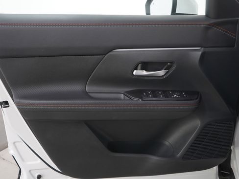 Used 2025 Nissan Kicks SR image 20