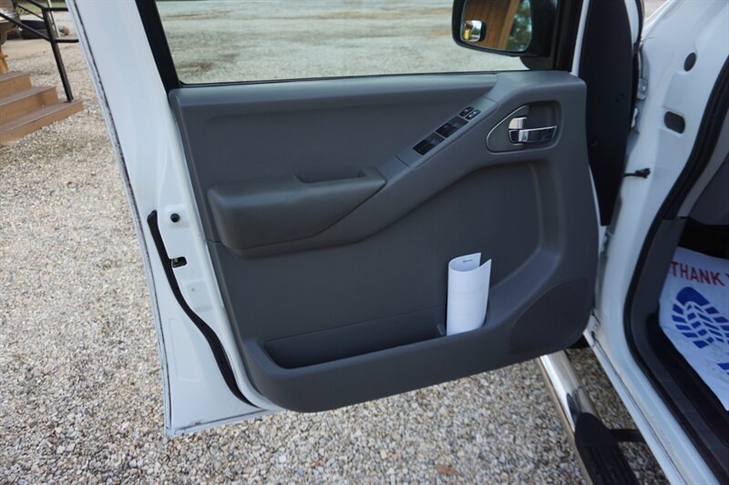 Used 2009 Nissan Frontier SE w/ SE Value Truck Pkg RWD image 29