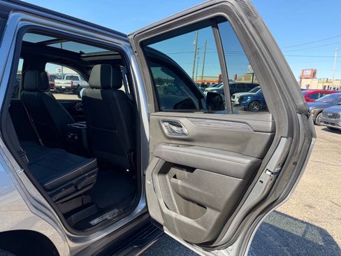 Used 2023 GMC Yukon SLT w/ SLT Luxury Package AWD/4WD image 44