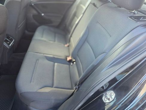 Used 2016 Volkswagen Golf S image 10