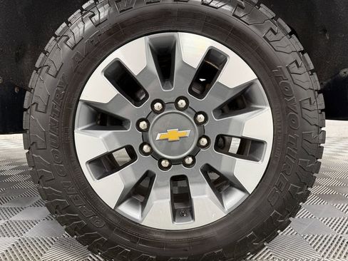 Used 2022 Chevrolet Silverado 2500 LT w/ Convenience Package image 28