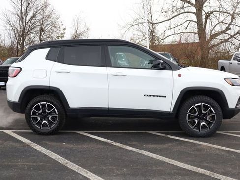Used 2024 Jeep Compass Trailhawk image 4