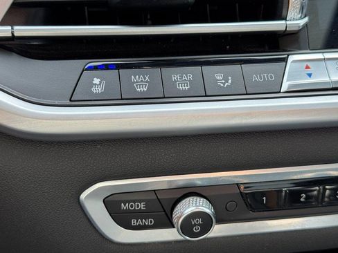 Used 2021 BMW X7 M50i w/ Dynamic Handling Package image 23