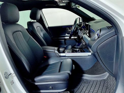 Used 2023 Mercedes-Benz GLB 250 4MATIC image 22