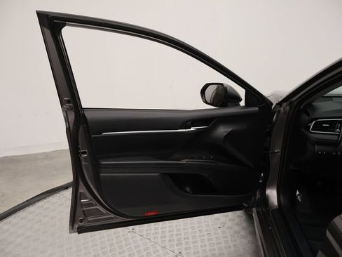 Used 2022 Toyota Camry SE FWD image 16