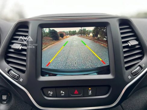 Used 2023 Jeep Cherokee Altitude Lux image 33