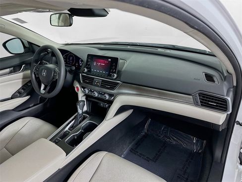 Used 2018 Honda Accord LX image 25