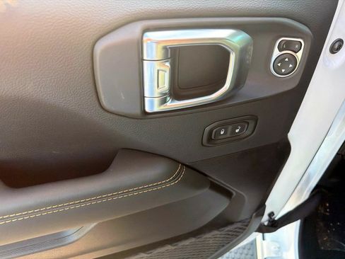 New 2026 Jeep Wrangler Unlimited Sahara AWD/4WD image 9