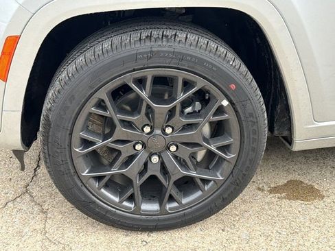 New 2026 Jeep Grand Cherokee L Summit w/ Obsidian Package AWD/4WD image 16