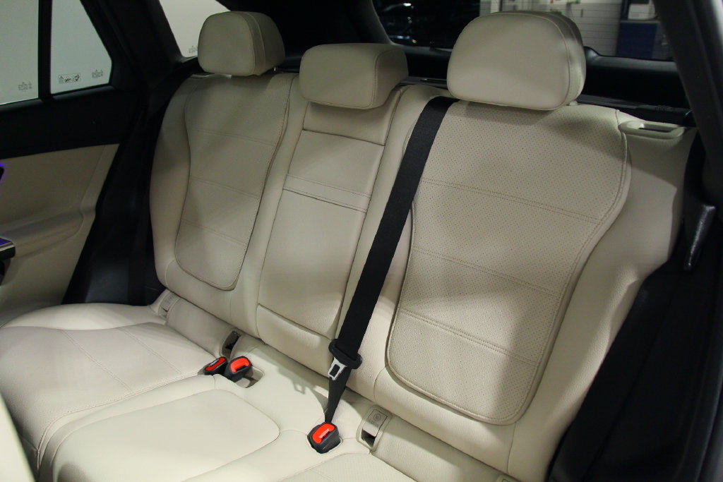 Certified 2025 Mercedes-Benz GLC 300 image 30