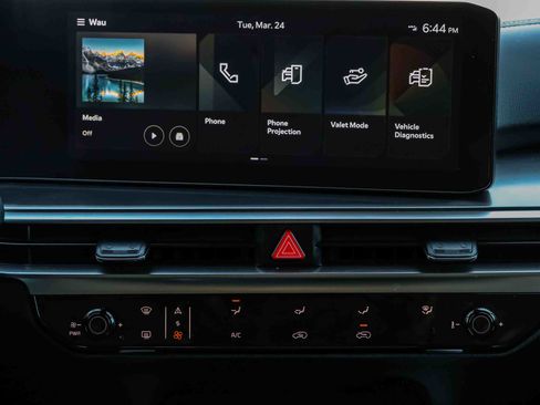 Used 2024 Kia Sorento LX image 12