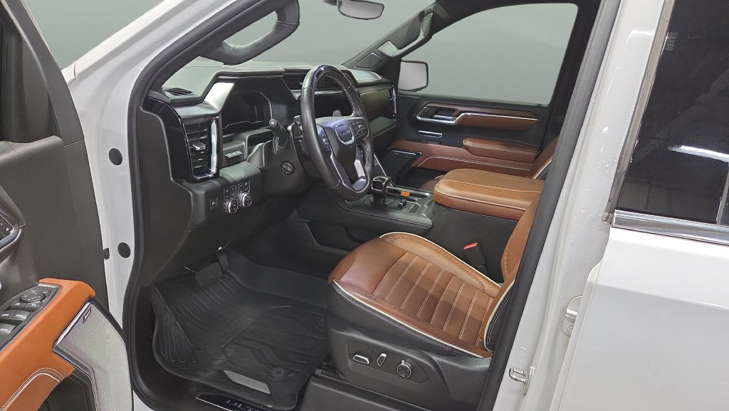 Used 2023 GMC Sierra 1500 Denali Ultimate AWD/4WD image 9