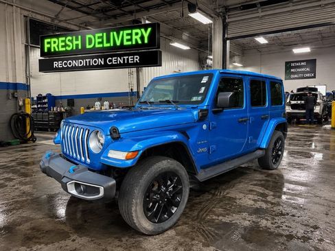 Used 2023 Jeep Wrangler Unlimited Sahara w/ Cold Weather Group AWD/4WD image 1