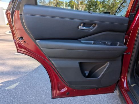 Used 2022 Nissan Pathfinder SL w/ SL Black Package image 33