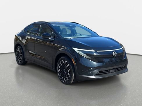 New 2026 Nissan Leaf Platinum+ w/ Floor Mat Package (Platinum+) image 3